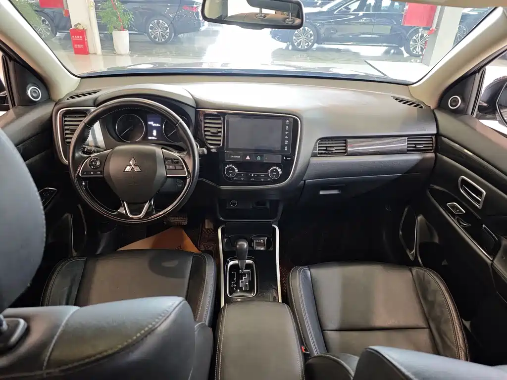 Mitsubishi Outlander 2019 — фото 10
