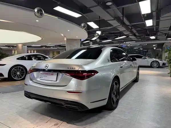 Mercedes-Benz Maybach S-Class 2024