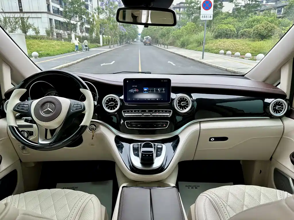 Mercedes-Benz V-Class 2020 — фото 15
