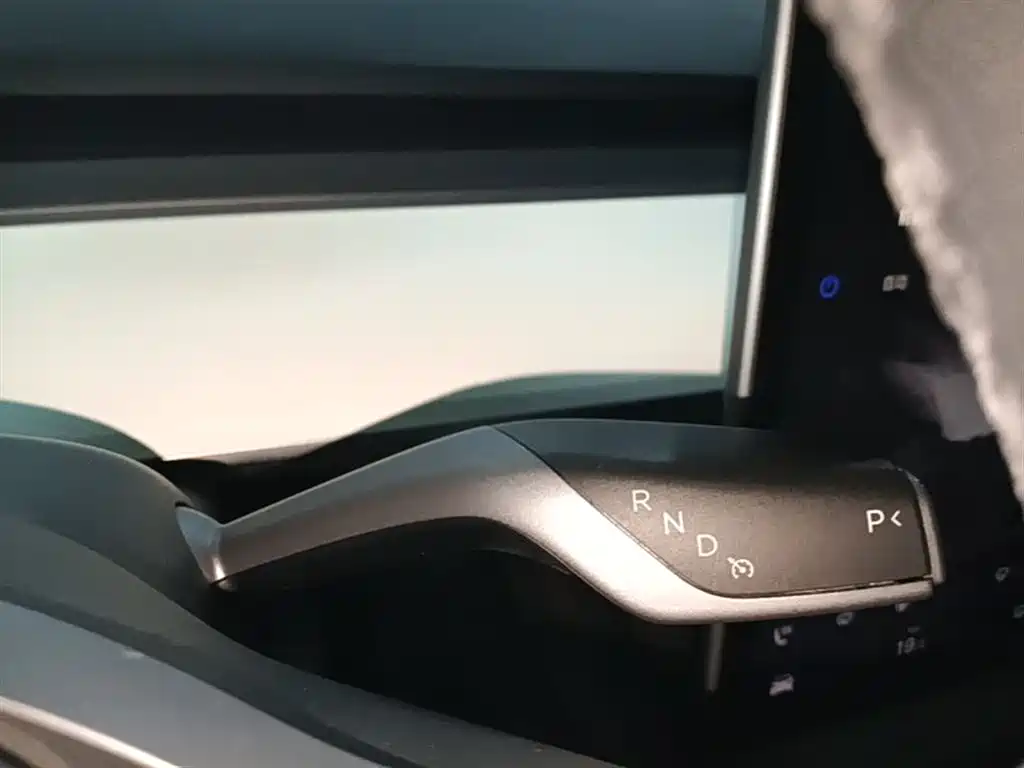 Tesla Model Y 2023 — фото 14
