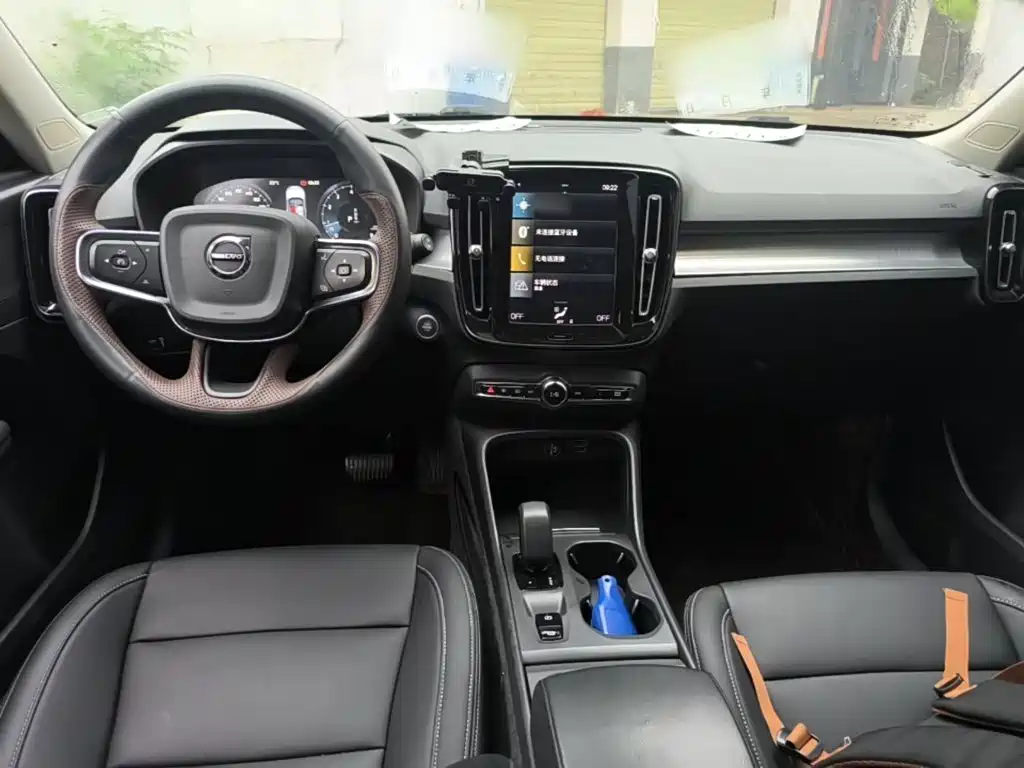 Volvo XC40 2022 — фото 10