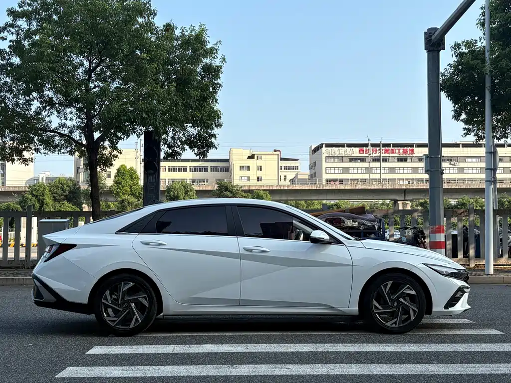Hyundai Elantra 2024