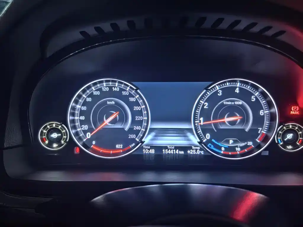 BMW 5 Series 2015 — фото 6