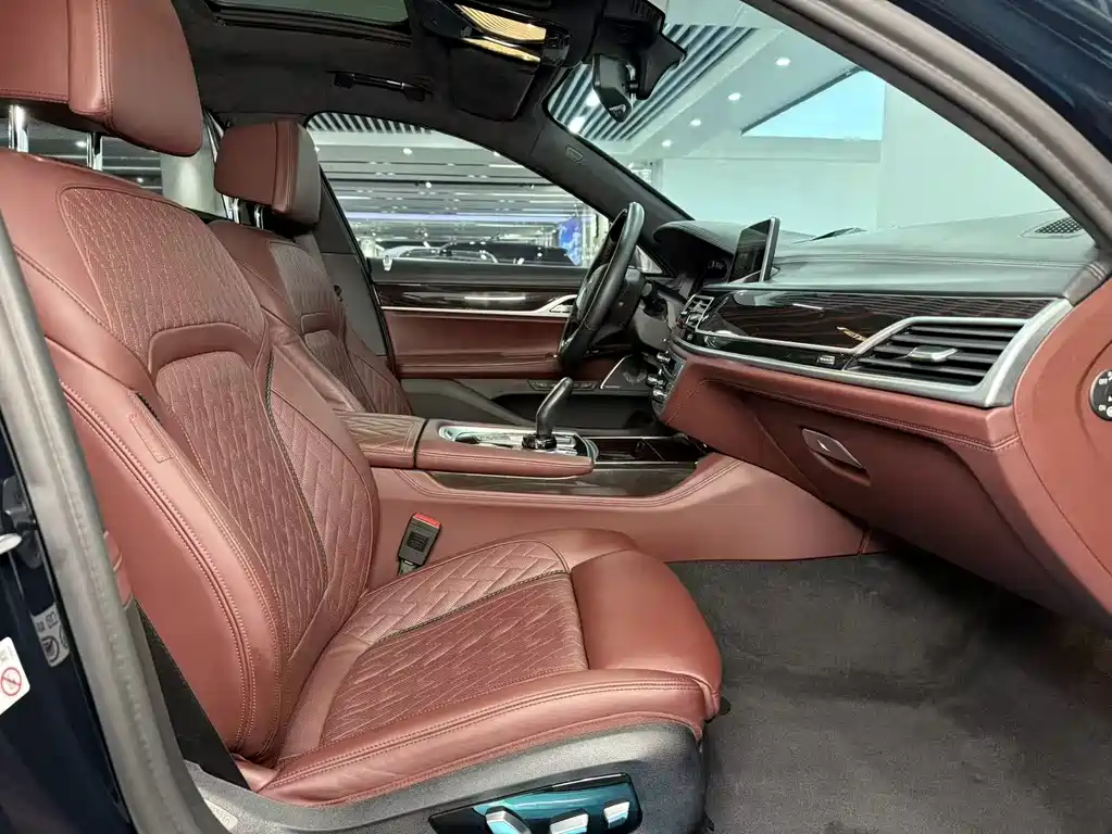 BMW 7 Series 2021 — фото 10