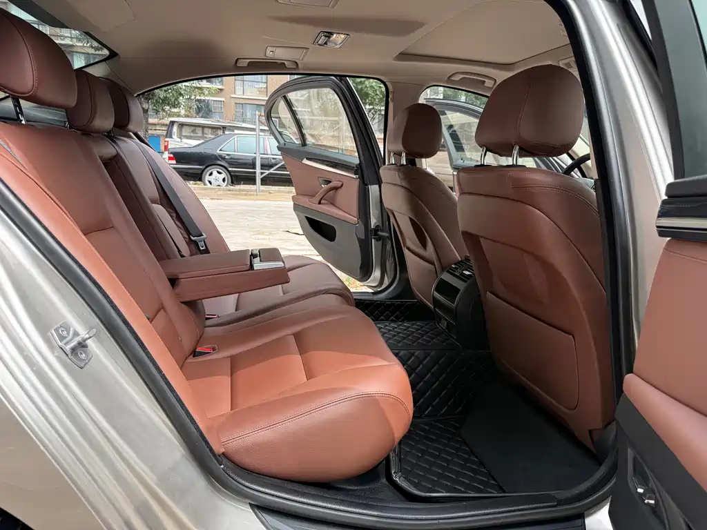 BMW 5 Series 2016 — фото 19