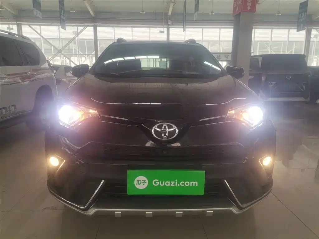 Toyota RAV4 2018 — фото 3