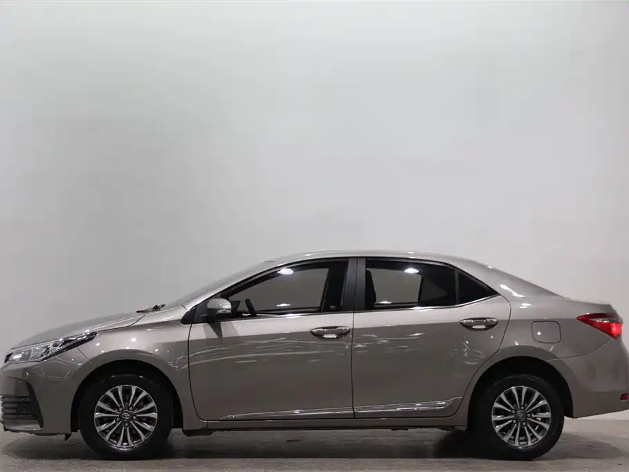 Toyota Corolla 2018 — фото 3