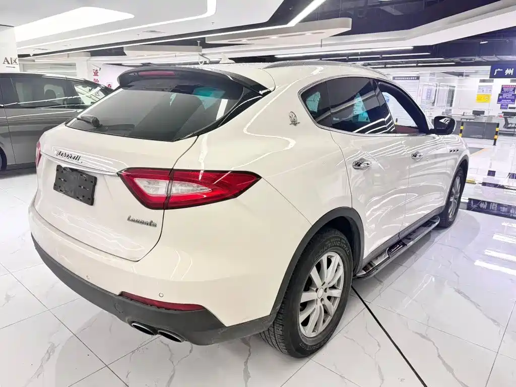 Maserati Levante 2017 — фото 9