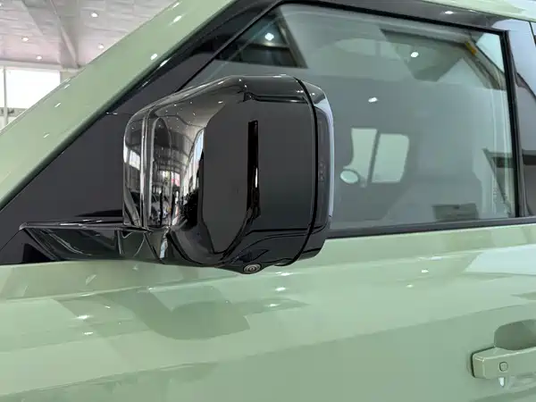 Land Rover Defender 2023