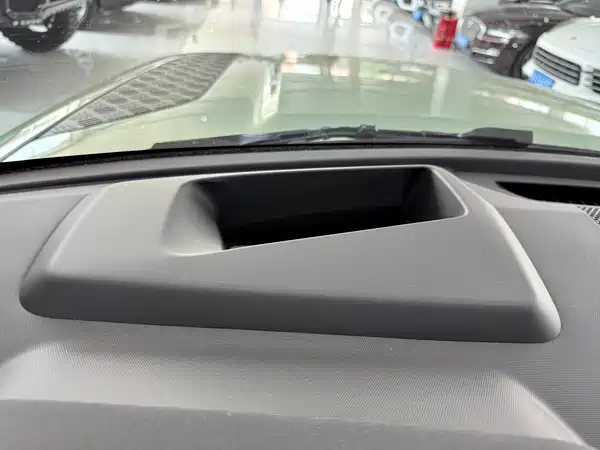 Land Rover Defender 2023