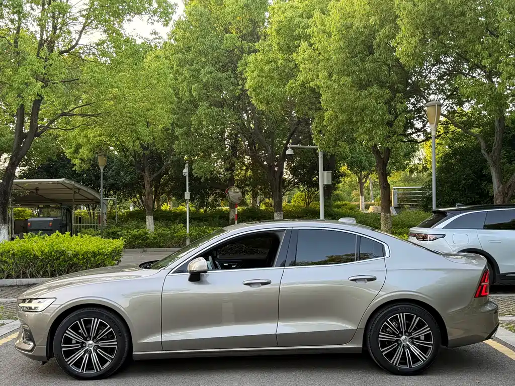 Volvo S60 2021 — фото 4