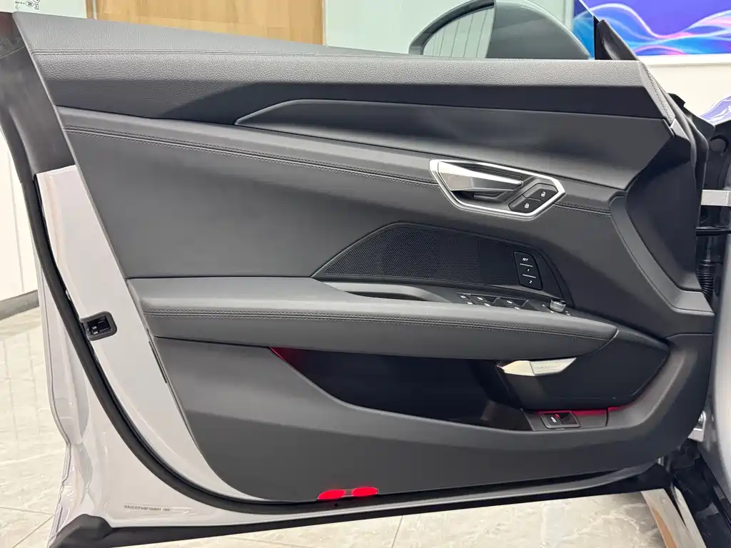 Audi e-tron GT 2024 — фото 17