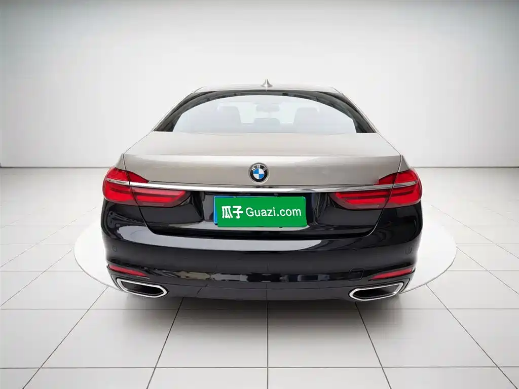 BMW 7 Series 2017 — фото 10