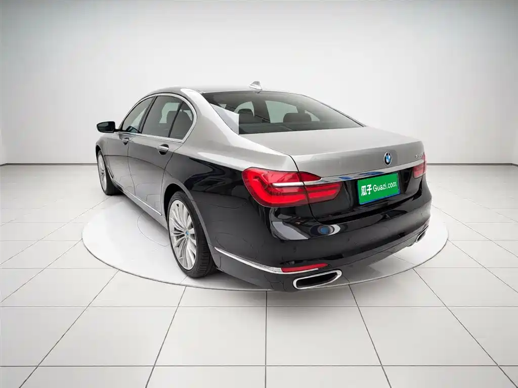 BMW 7 Series 2017 — фото 9