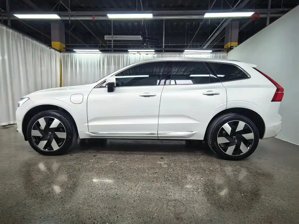 Volvo XC60 PHEV 2025 — фото 10
