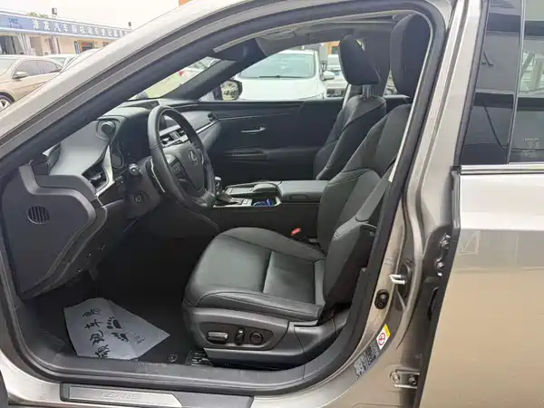 Lexus ES 2018