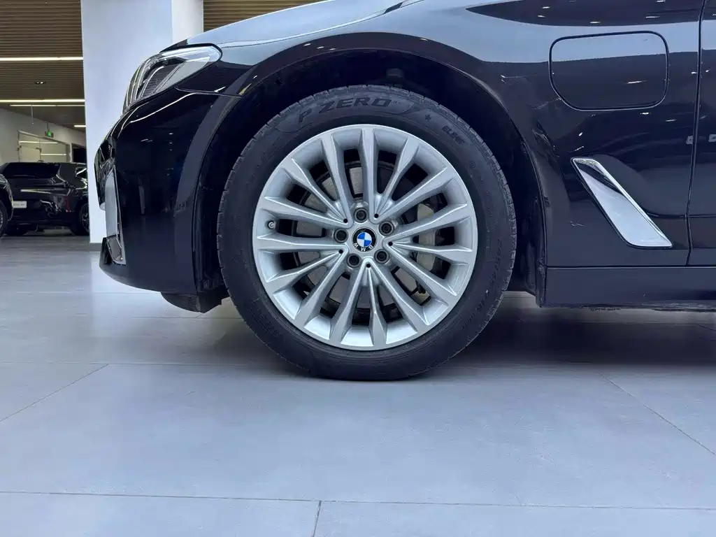 BMW 5 Series New Energy 2020 — фото 9