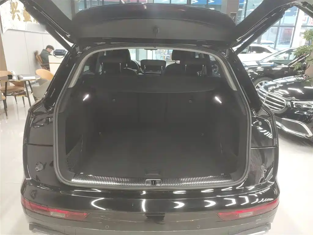 Audi Q5L 2023 — фото 19