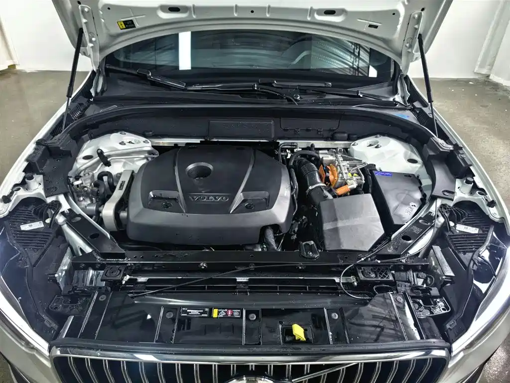 Volvo XC60 PHEV 2025 — фото 18