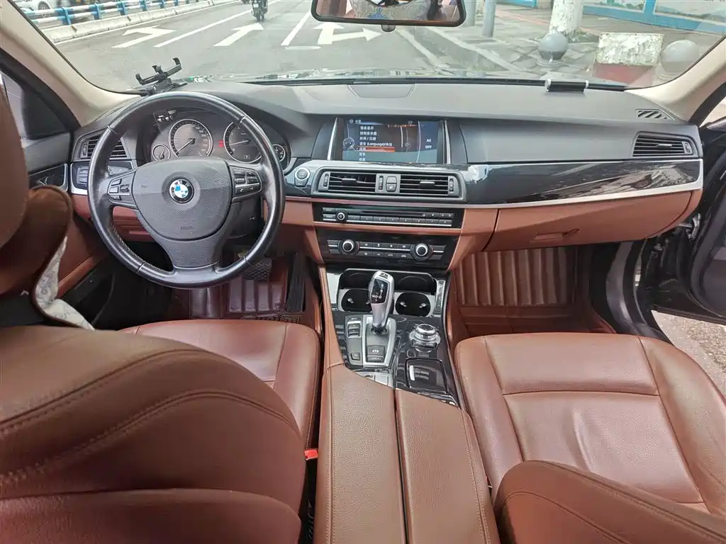 BMW 5 Series 2014 — фото 13