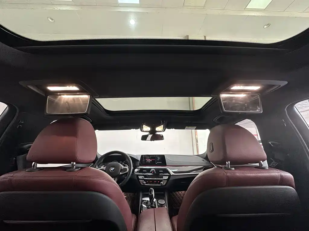 BMW 5 Series 2019 — фото 14