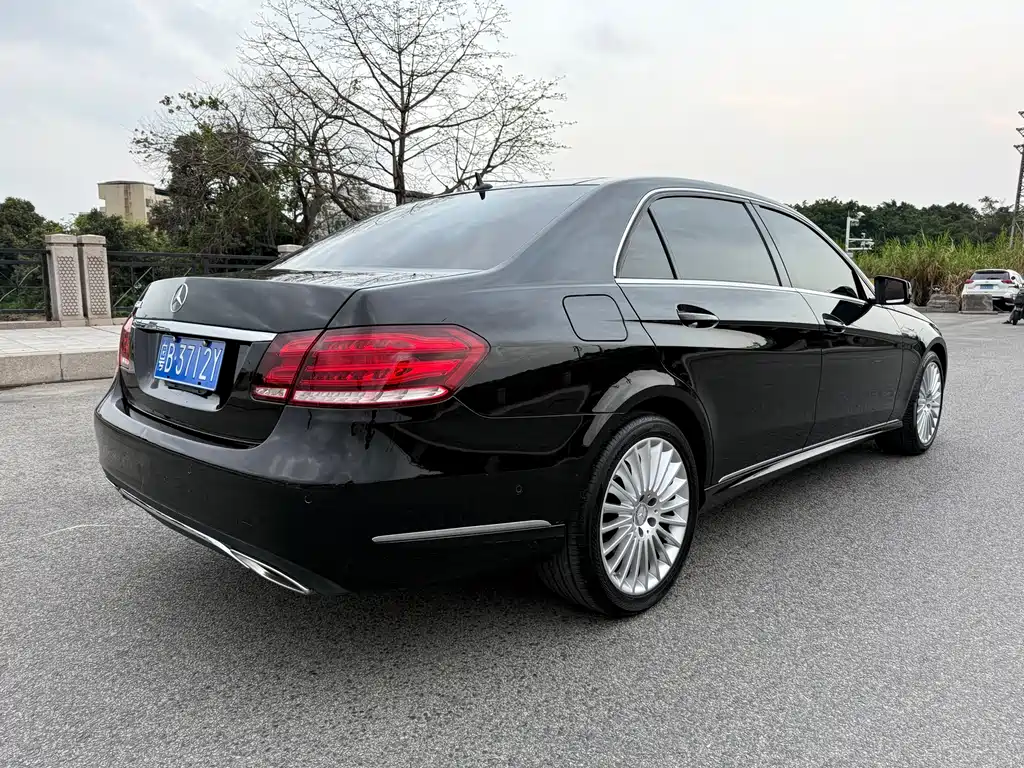 Mercedes-Benz E-Class 2015 — фото 11