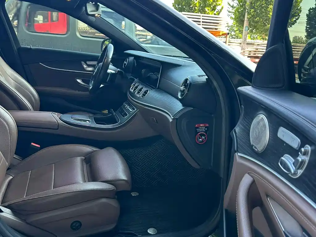 Mercedes-Benz E-Class 2022