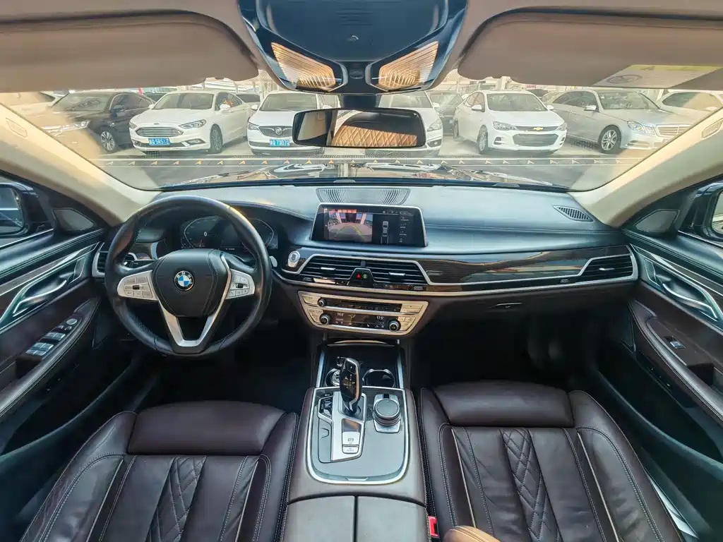 BMW 7 Series 2019 — фото 12