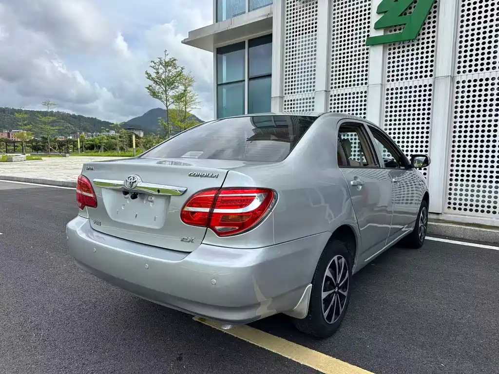 Toyota Corolla 2015 — фото 28