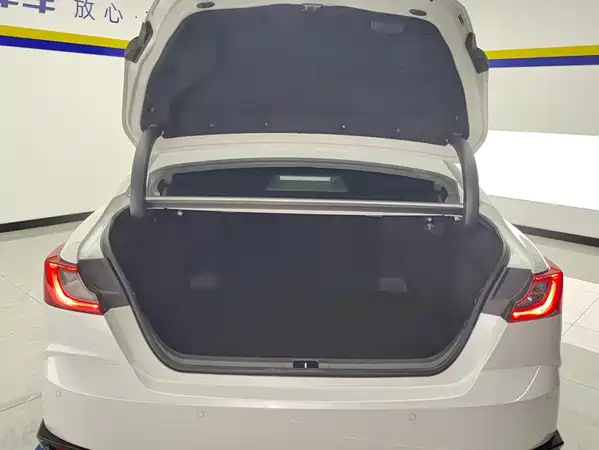 Toyota Camry 2025