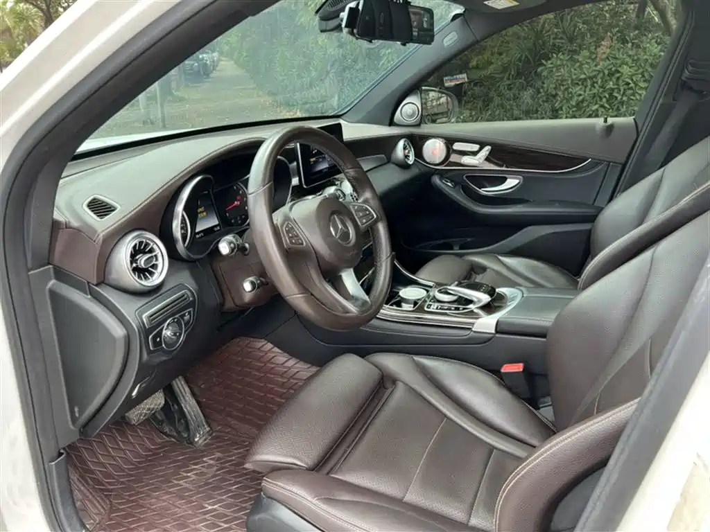 Mercedes-Benz GLC 2017 — фото 13