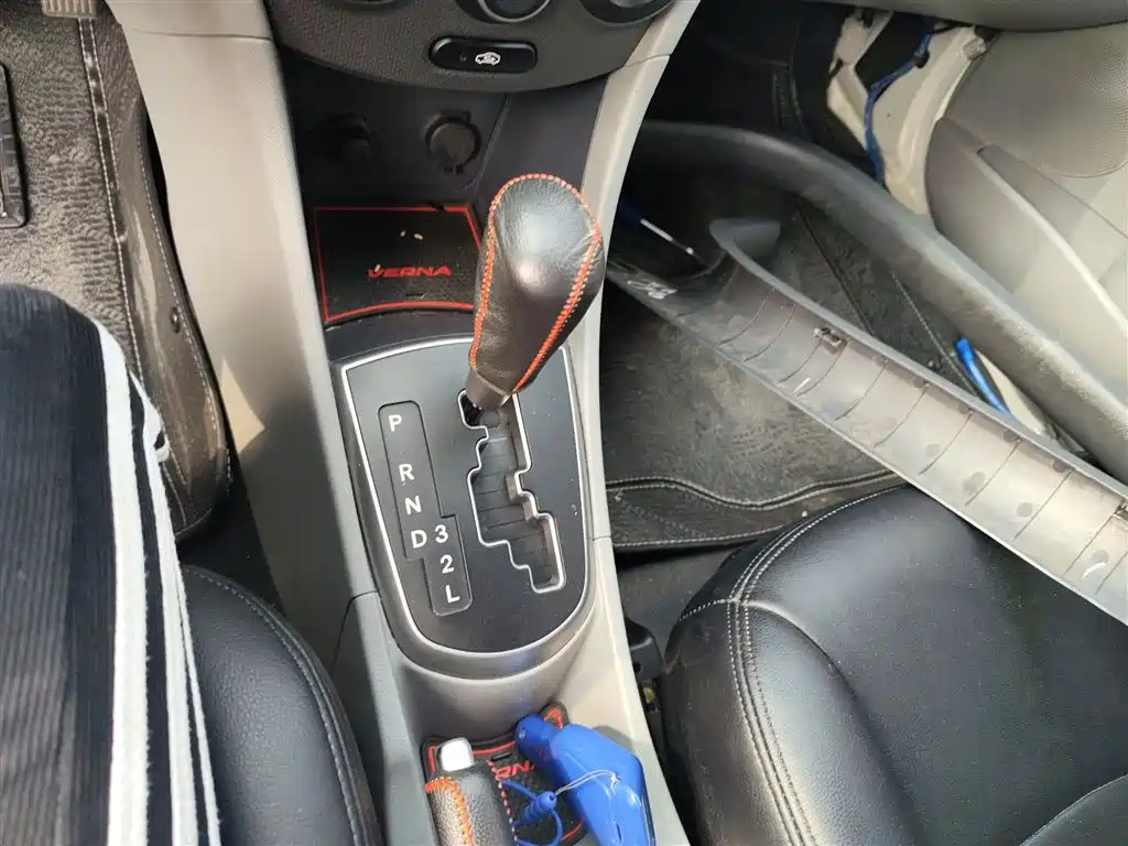 Hyundai Verna 2014 — фото 10