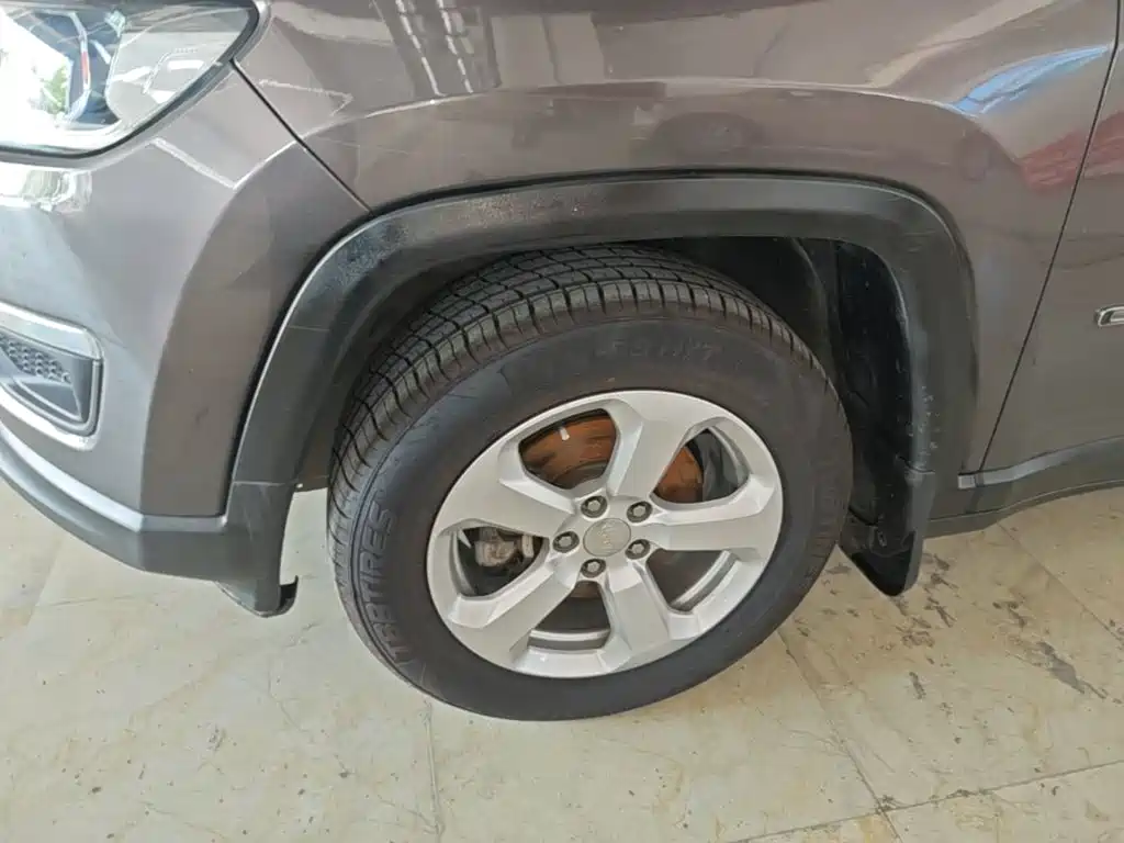 Jeep Compass 2018 — фото 23