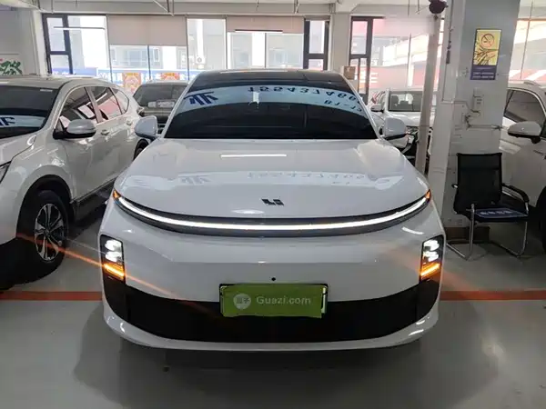 Li Auto L6 2025