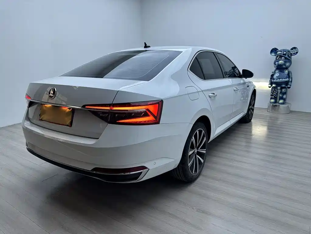 Skoda Superb 2022 — фото 3