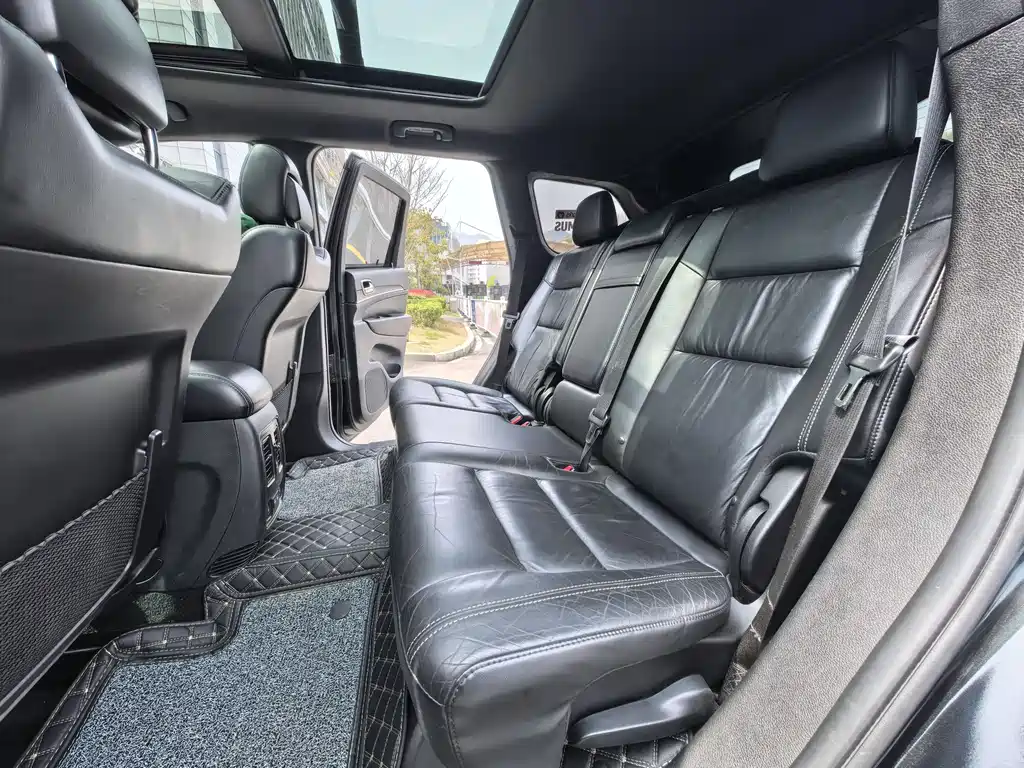 Jeep Grand Cherokee 2014 — фото 19