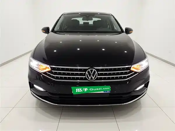 Volkswagen Magotan 2025
