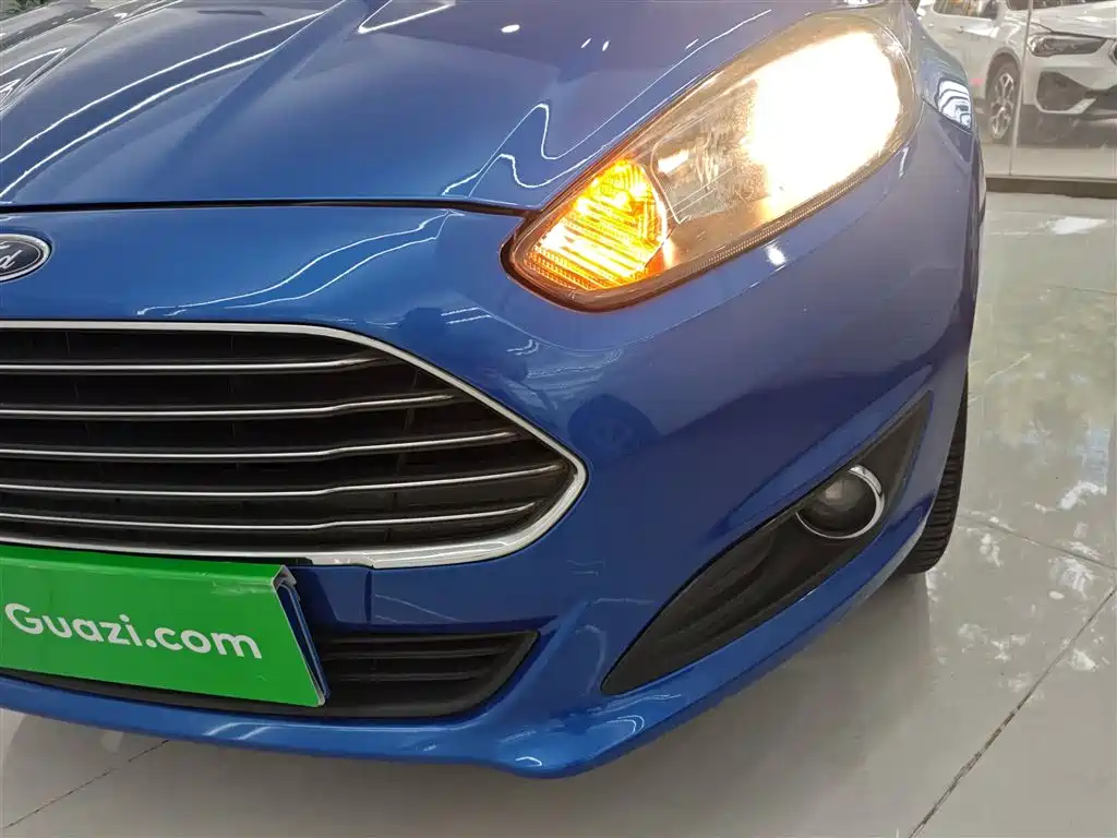 Ford Fiesta 2014 — фото 24
