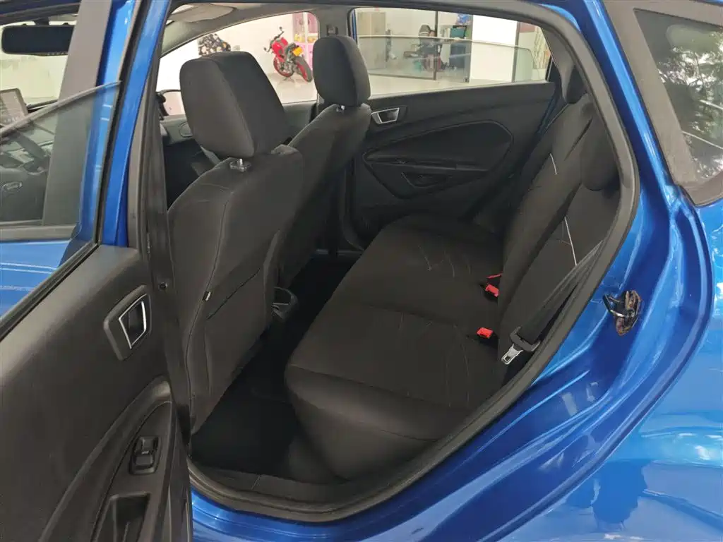 Ford Fiesta 2014 — фото 17