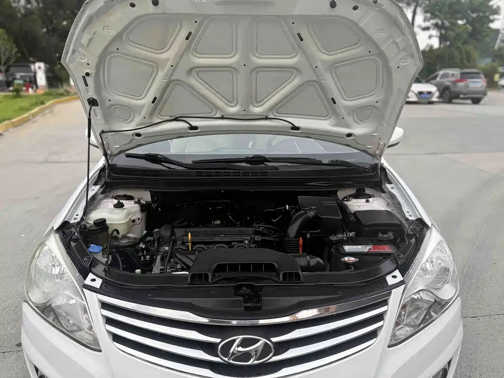 Hyundai Elantra 2014 — фото 19