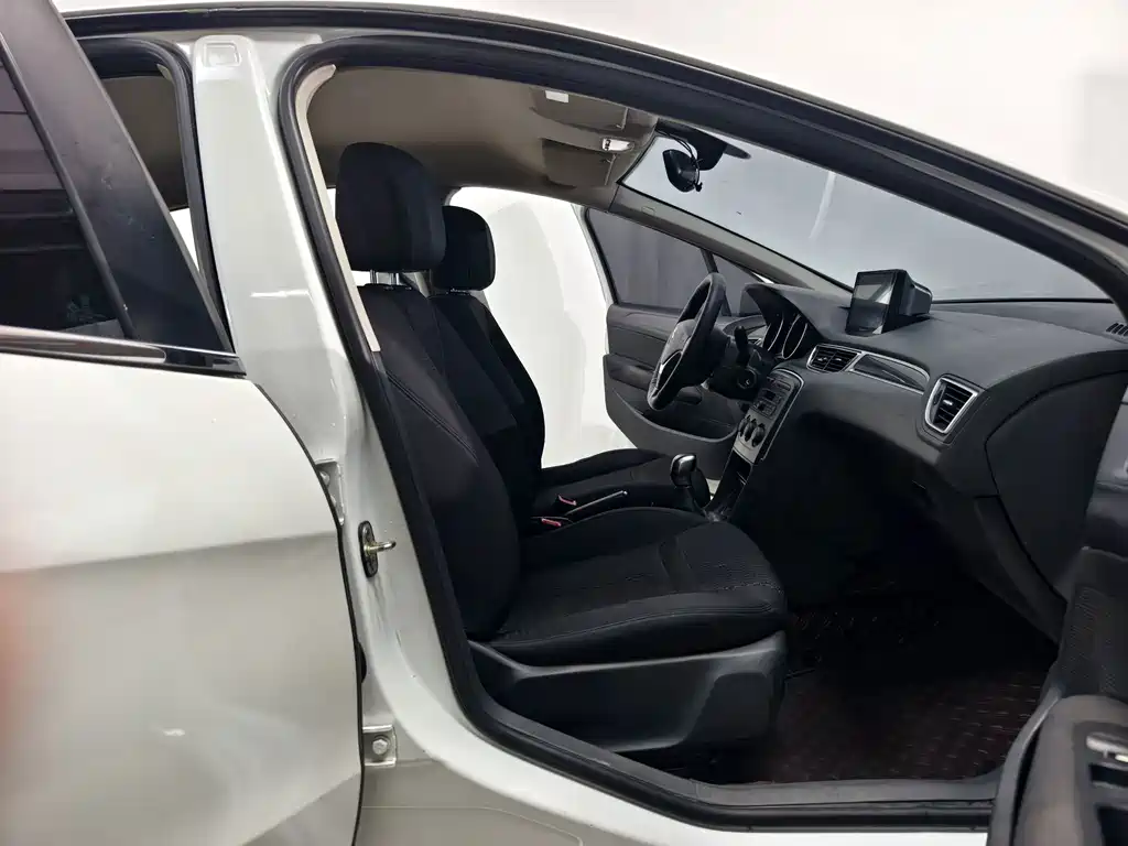 Peugeot 308 2016 — фото 13