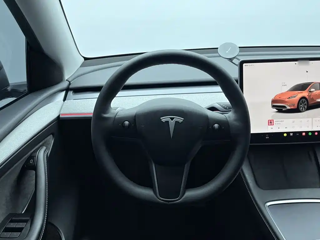 Tesla Model Y 2024 — фото 11