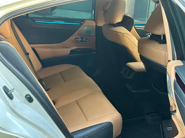 Lexus ES 2022