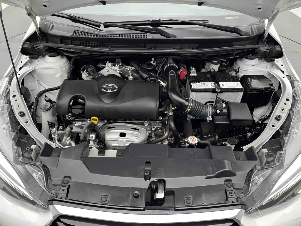 Toyota Yaris L 2022 — фото 11