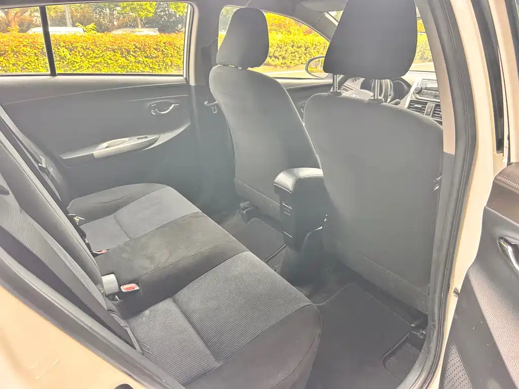 Toyota Yaris L 2015 — фото 11