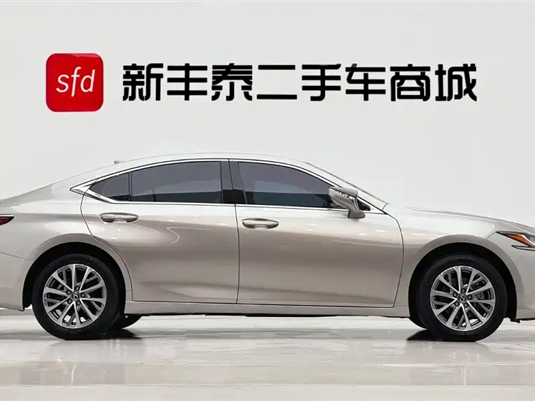 Lexus ES 2023