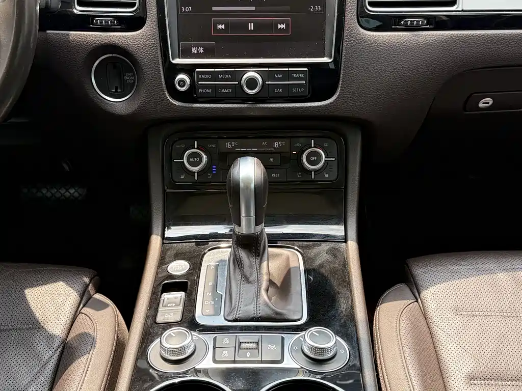 Volkswagen Touareg 2018 — фото 12