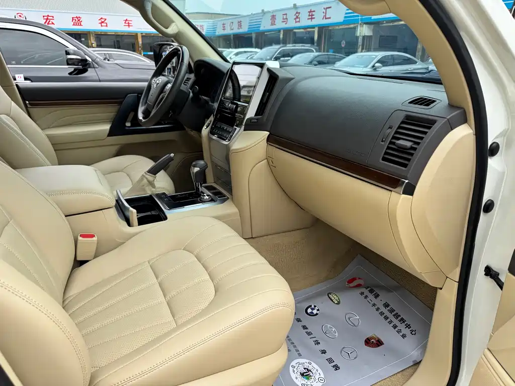 Toyota Land Cruiser 2016 — фото 15