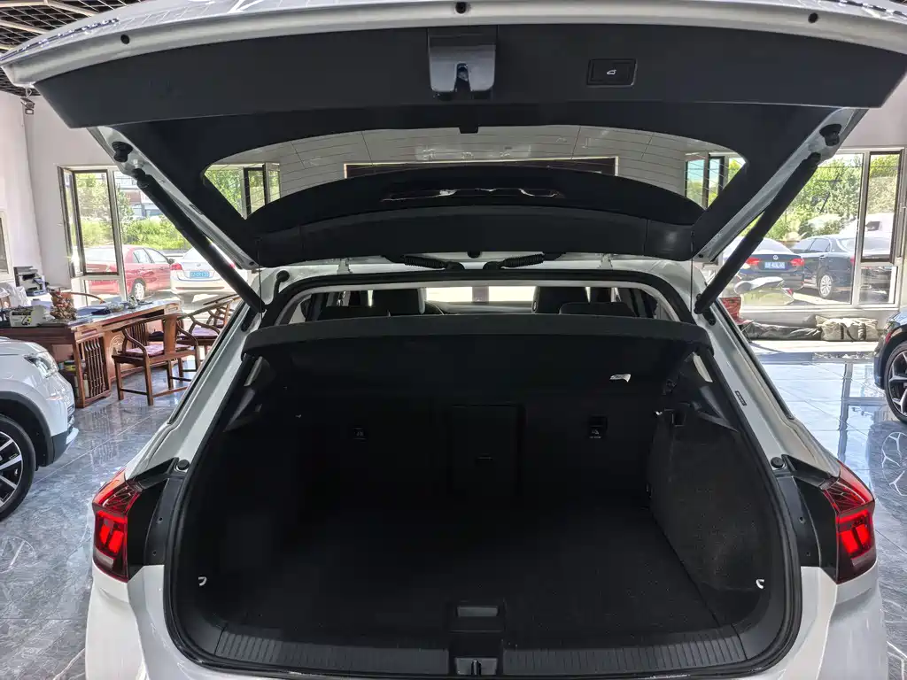 Volkswagen T-Roc 2022 — фото 12