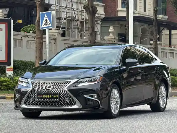 Lexus ES 2017